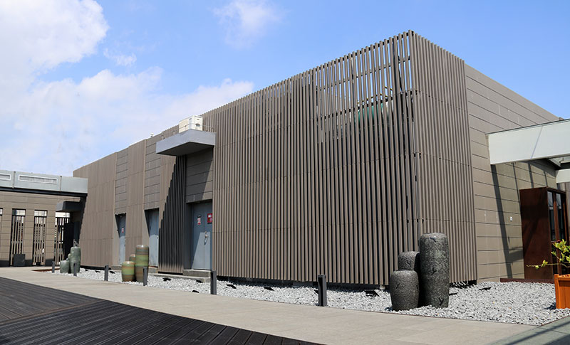 テラコッタバゲットが屋根改修プロジェクトに採用