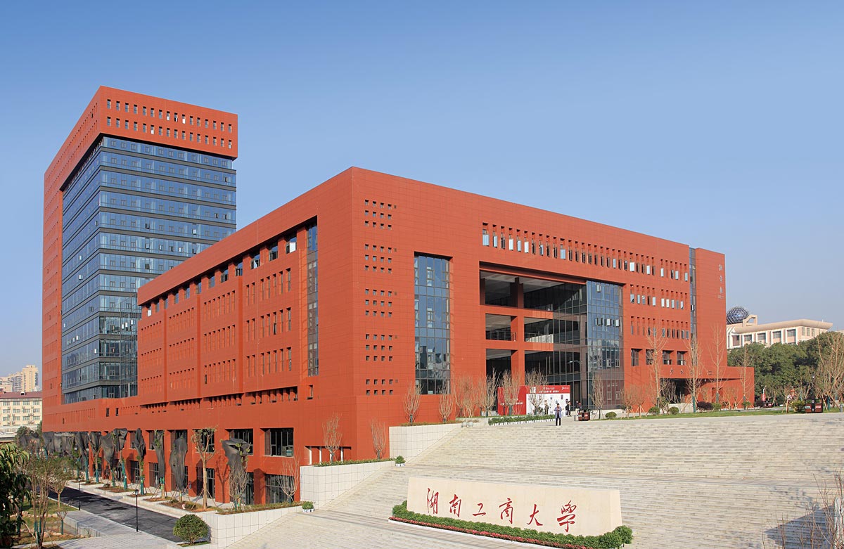 湖南工商大学ビジネススクールのテラコッタパネル.jpg