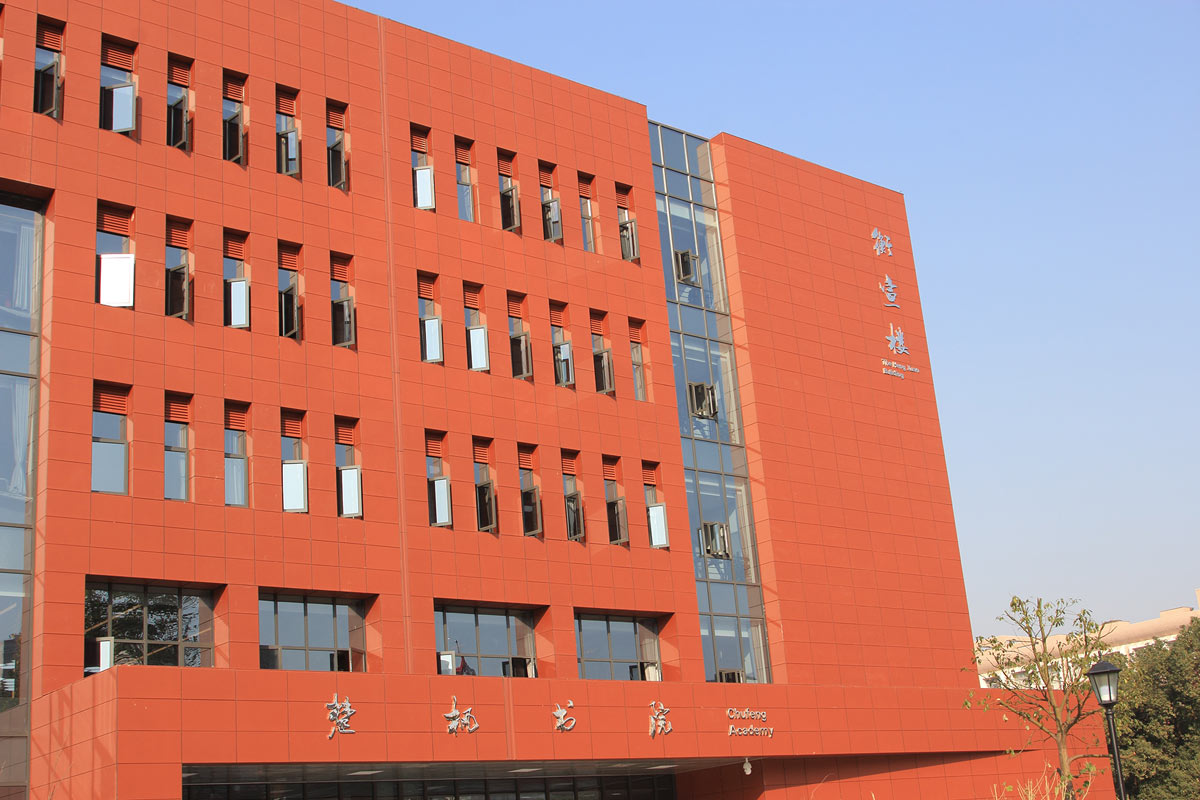 天然テラコッタの湖南工商大学校舎.jpg