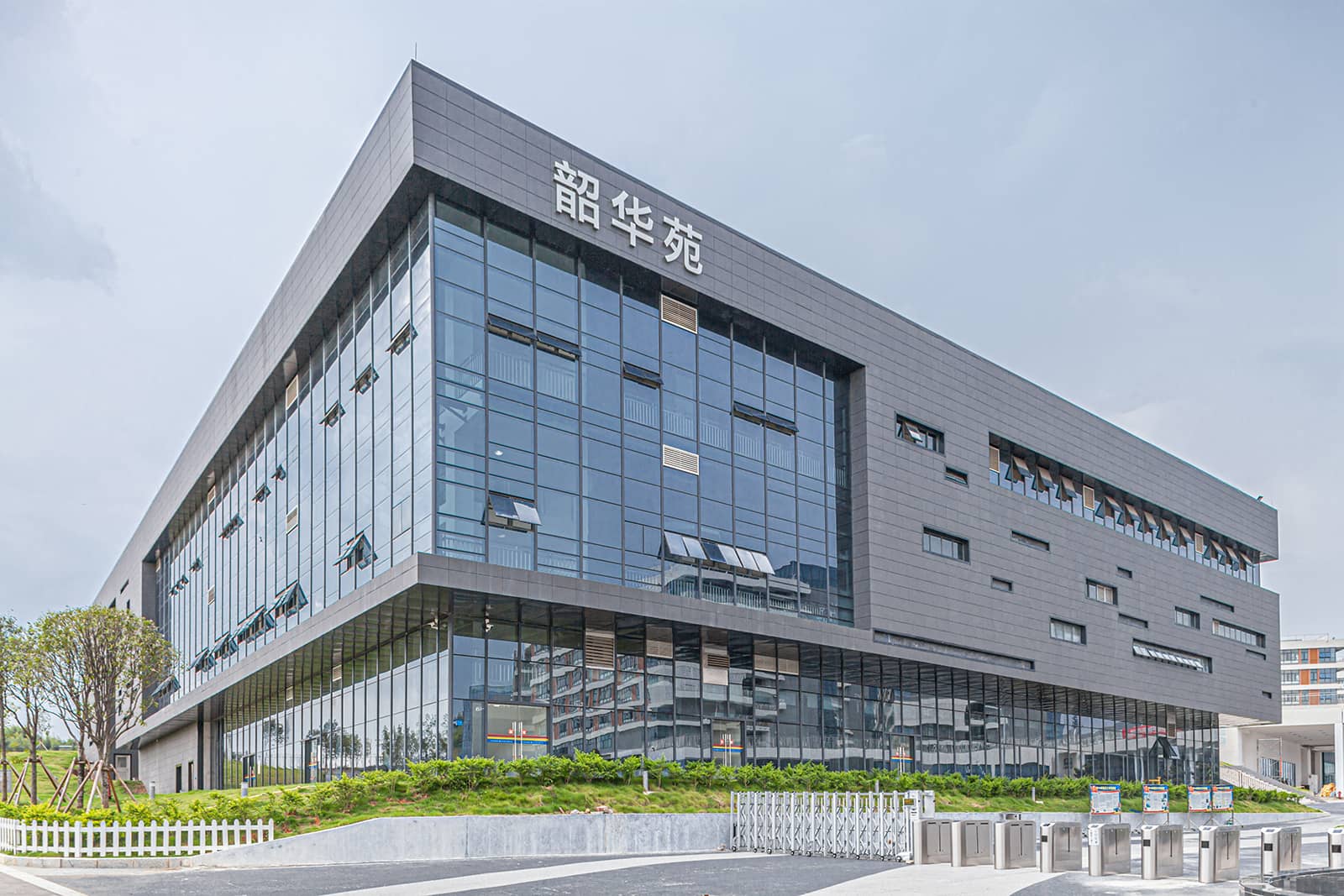 自動車・交通学院の学生食堂.jpg