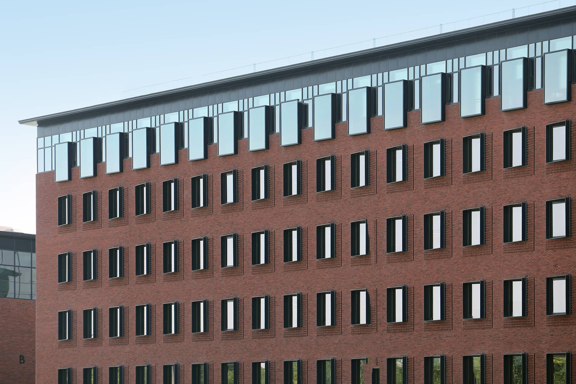 UCD本社オフィス北側.jpg