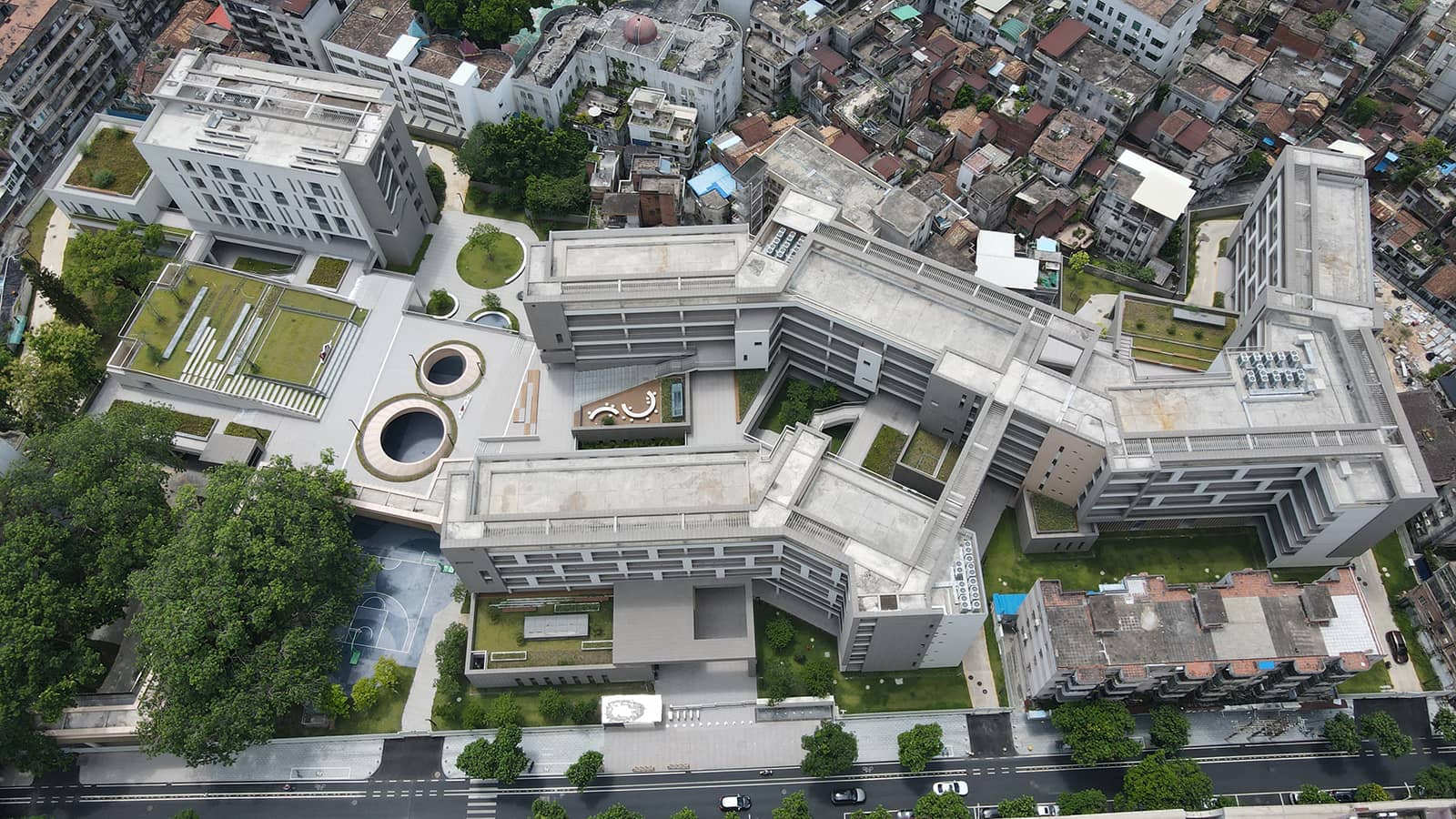 東莞中学の空中写真.jpg